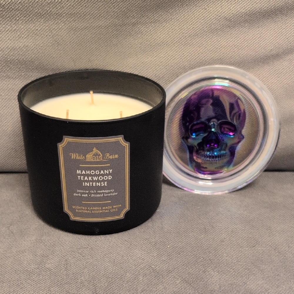 White Barn Candle Mahogany Teakwood Intense with Holographic Skull Lid
